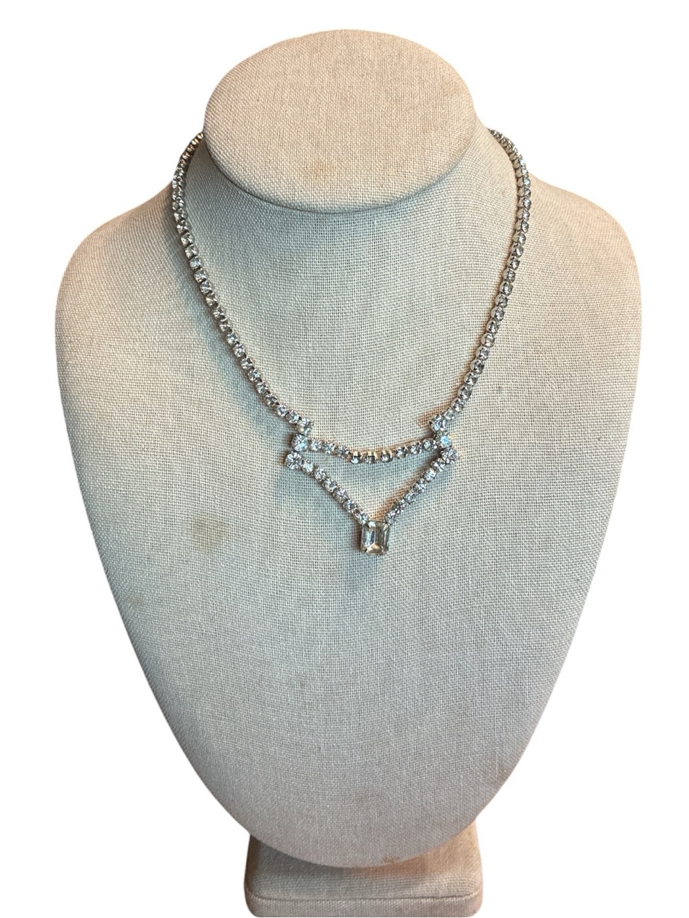 Vintage Unsigned Silver Rhinestone Drop Necklace ~ 16 Inches